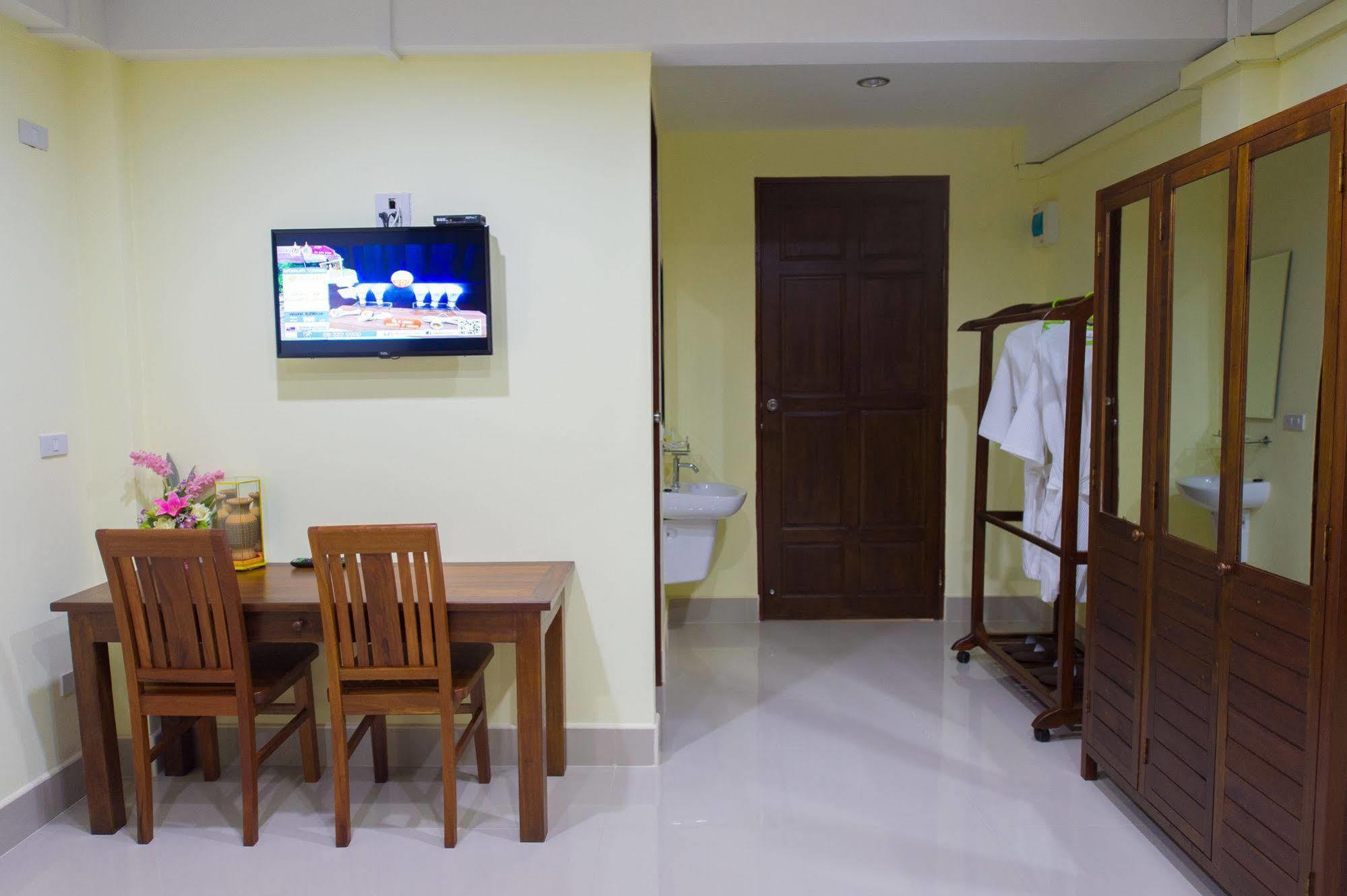 Sri Siam Resort Kanchanaburi Buitenkant foto
