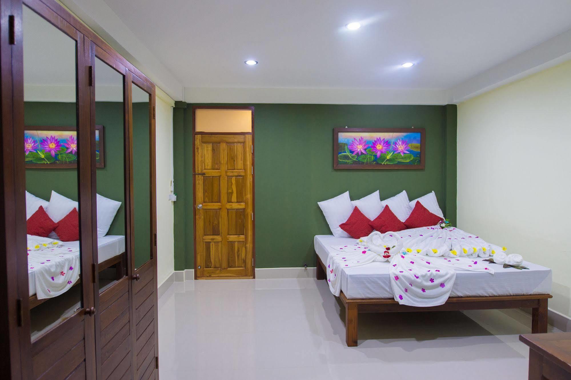 Sri Siam Resort Kanchanaburi Buitenkant foto