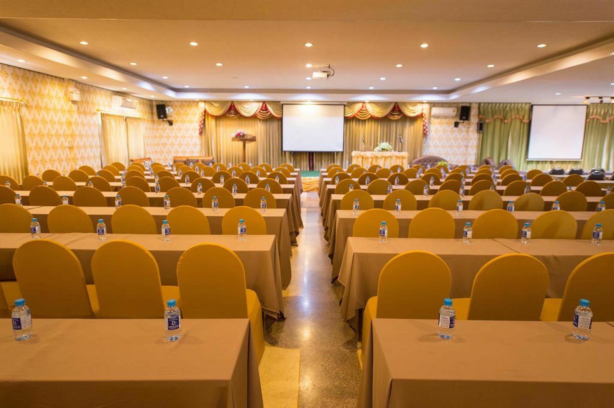 Sri Siam Resort Kanchanaburi Buitenkant foto